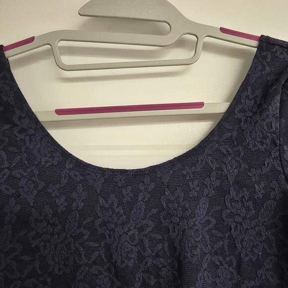 Women's Abercrombie & Fitch Navy Blue Floral Lace Crop Top | Size Medium - Picture 5 of 8